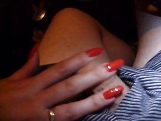 Handjob im Auto von einer sexbesessenen Blondine