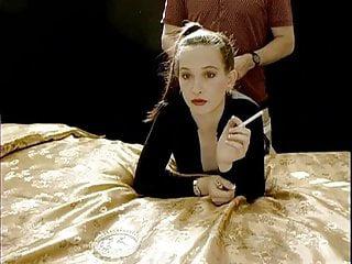 Rothaarige wird gefickt während sie raucht