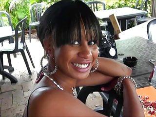 Alexa miliani ebony mit geilen Titten