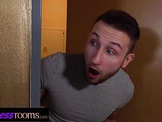 Angel Dark und Karla Kush teilen sich einen Schwanz