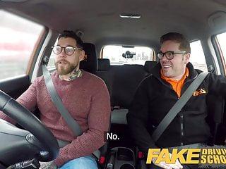 Die Fake fahrschule - zwei Studentinnen ficken mit dem fahrlehrer