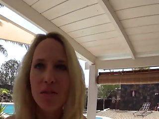 Auf der terrasse in den Arsch gefickt