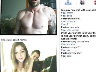 Kerl wichst seinen Schwanz vor der Kamera