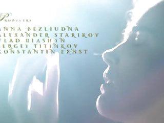 Russische Frau in sexy Unterwäsche beim Sex mit einem russischen Pornostar - russisches Teen beim Sex mit dem Monsterschwanz