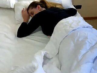 Hübsches Amateurgirl mit geilem Körper und geilen Titten beim ersten Analsex mit dem großen Schwanz - Amateur Milf anal Porno