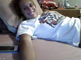 Notre Lady College Girl masturbiert vor der Cam