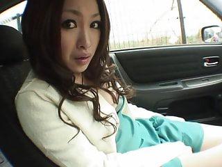 Junge Hure bläst Schwanz im Auto