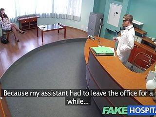 Fake Krankenhaus - Untersuchung beim Arzt