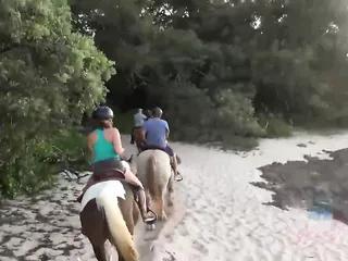 Das Urlaub ist das was ich dir im Urlaub Sage - ein geiles Date mit dem geilen Pornostar mit den geilen Titten