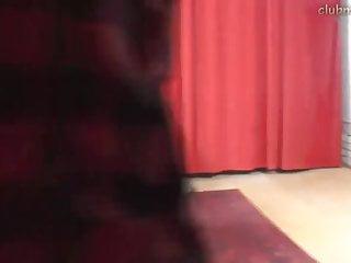 Rothaarige Milf bläst und wird hart gefickt