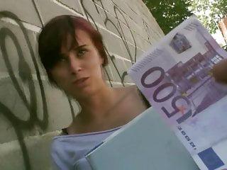 Spanisches Teen braucht Geld und lässt sich für Geld ficken