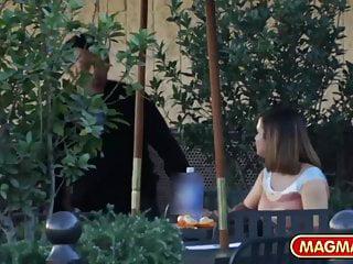 Junges Mädchen von der strasse geholt