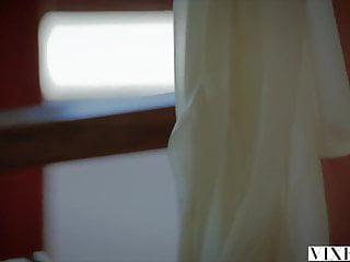 Vixen sexy Brünette verführt ihren Kunden