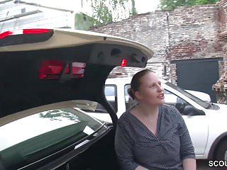 Reife taxifahrerin fickt für ein geiles tg