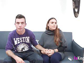 Zwei junge p rchen ficken nebeneinander im wohnzimmer