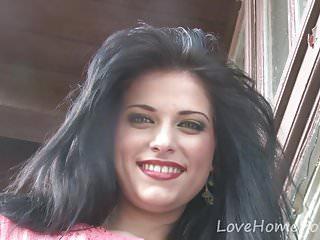 Heisses Luder posiert vor der Kamera