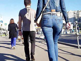 Junge Blondine in den Arsch gefickt