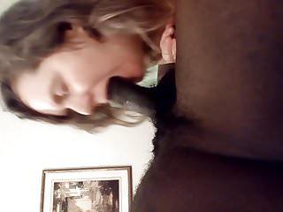 Grosser schwarzer Schwanz bekommt einen guten Blowjob