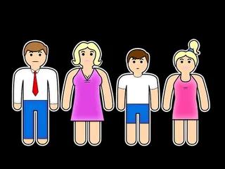 Stiefvater schaut seiner Tochter beim duschen zu
