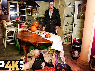 Reifer Sex zu Halloween - reife Frau beim halloweenfick