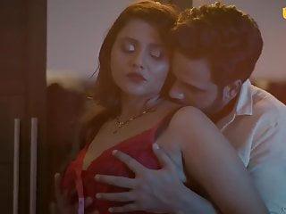 Sexy Inderin mit dicken Titten und rasierter Muschi beim Sex im Freien - bbw Selbstbefriedigung