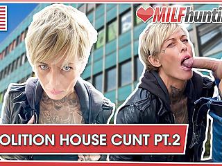 Milf Vicky Hunter lässt sich auf der straße den Arsch spritzen