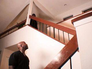 Schwarze Schönheit ist süß auf den Fotografen