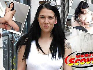 Deutsches Teen Sarah wird in der Öffentlichkeit gefickt