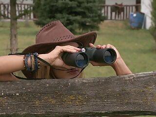 Geile Brünette Sandra Romain in der hündchenstellung gefickt